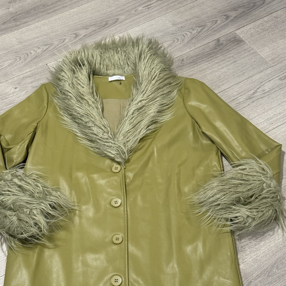 Isalis Faux Green Leather Trench Coat With Fur Collar Cuffs Foxy Y2K NWOT M/LG - Picture 2 of 12